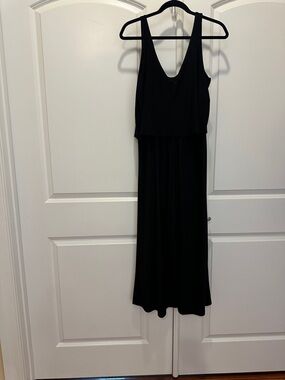 Women's Black Sleeveless V-Neck Maxi Dress - Classic Evening Staple